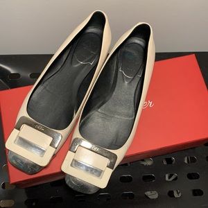 Roger Vivier flats